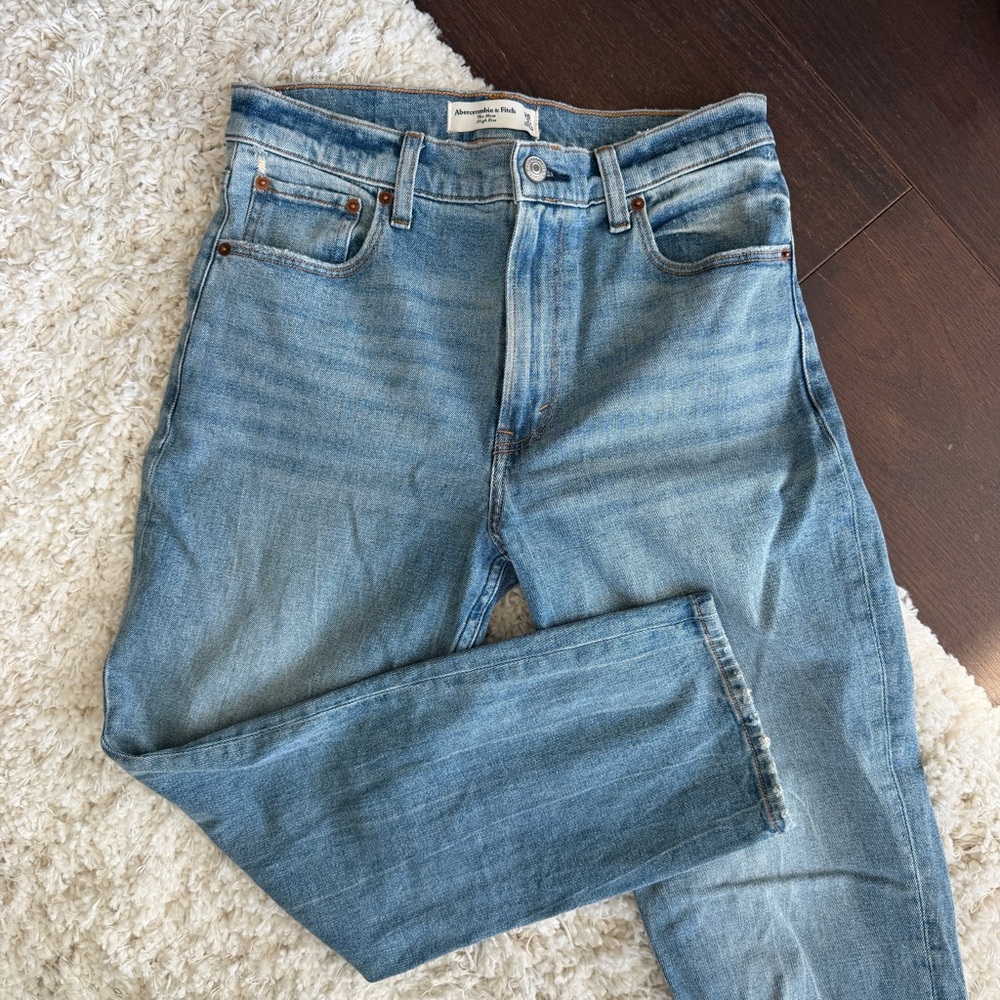 Abercrombie & Fitch High Rise Mom Jeans